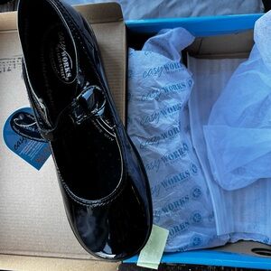Size 12 brand new patent leather super comfy work shoes